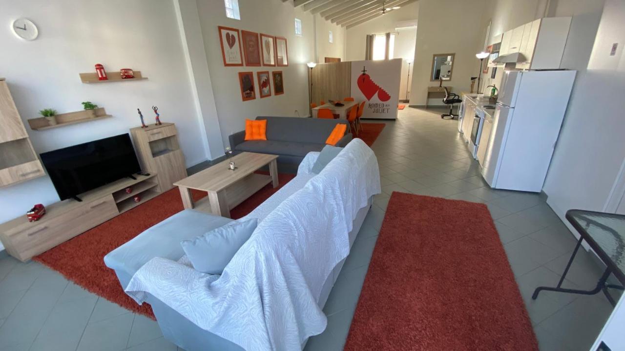 Appartamento Patras Romeο House Esterno foto